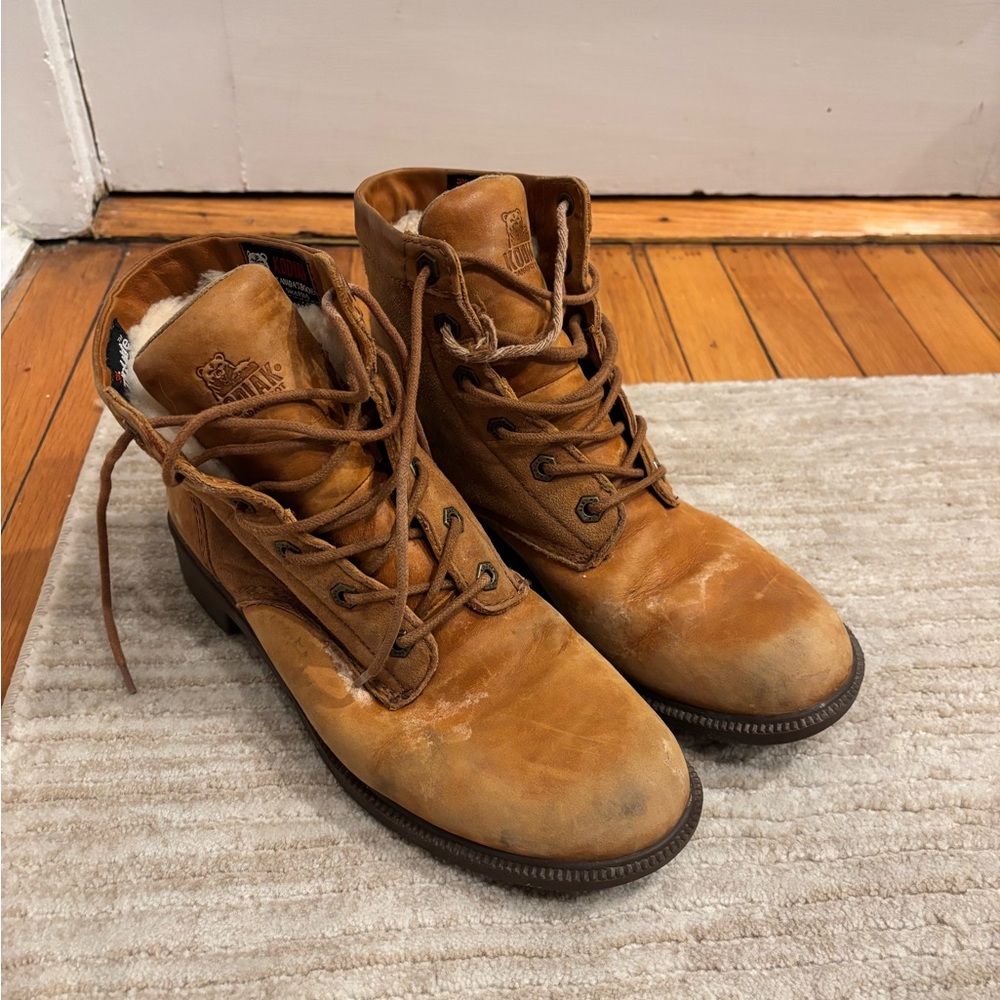 Kodiak Men's Tan Leather Lace-Up boots, shearling lined